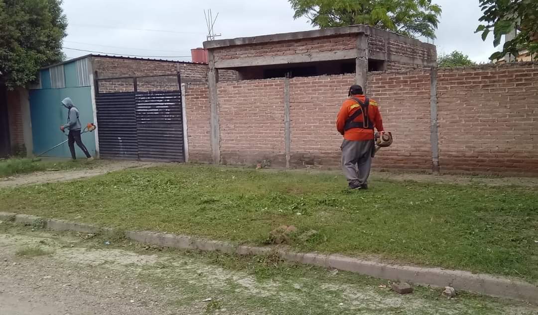 Operativo de limpieza y desmalezamiento en diferentes barrios de Frías ...